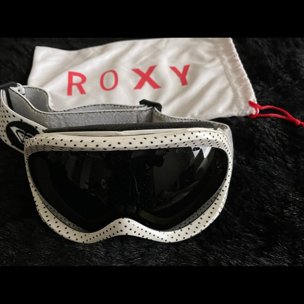 SOLD.   . SKI GOOGLES ROXY